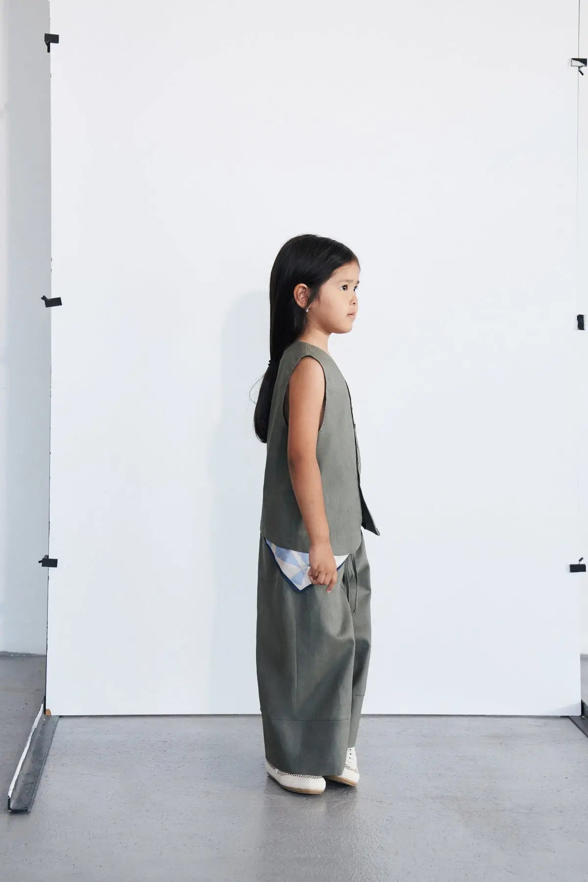 Button-down vest and loose-fitting pants set | Khaki