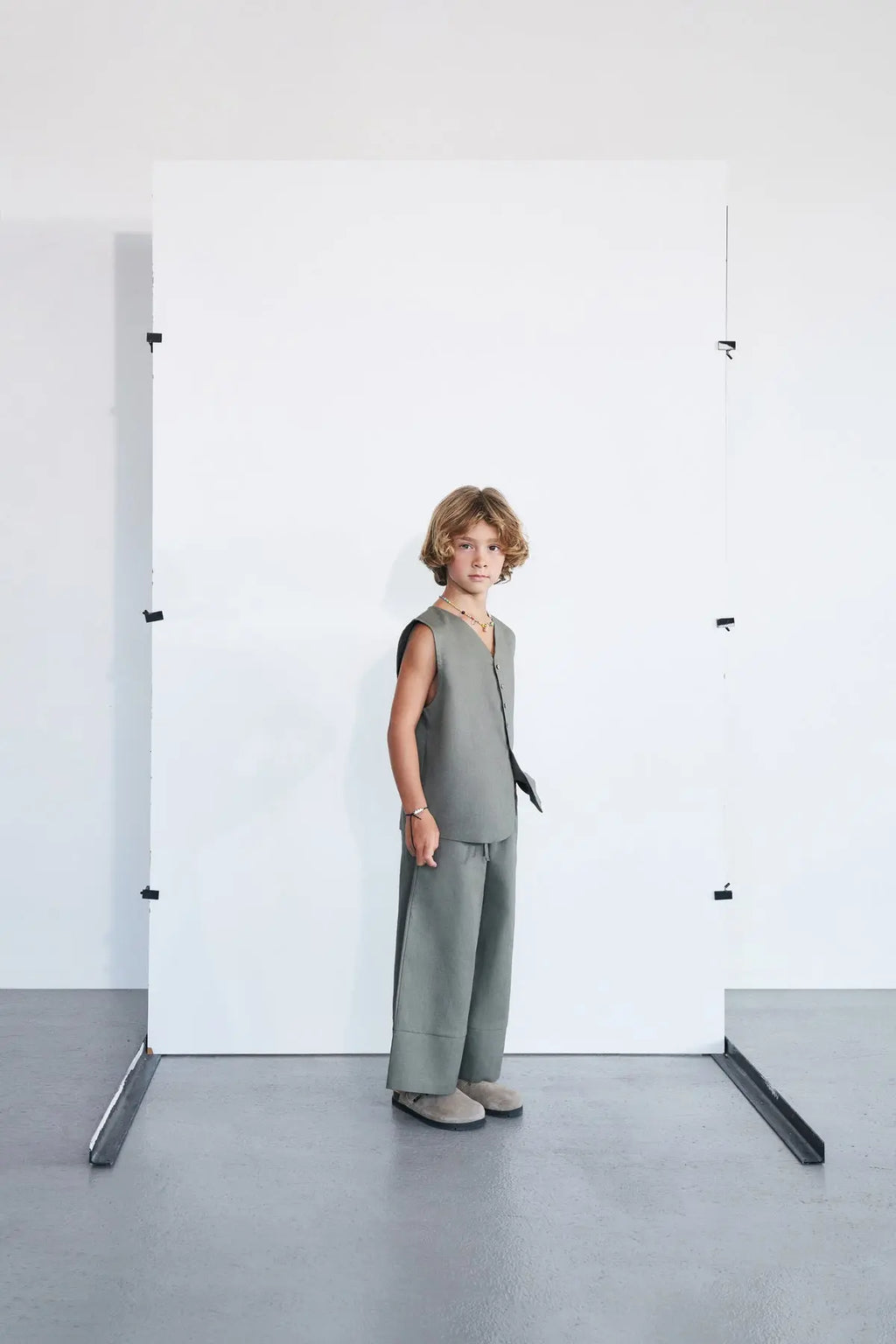 Button-down vest and loose-fitting pants set | Khaki