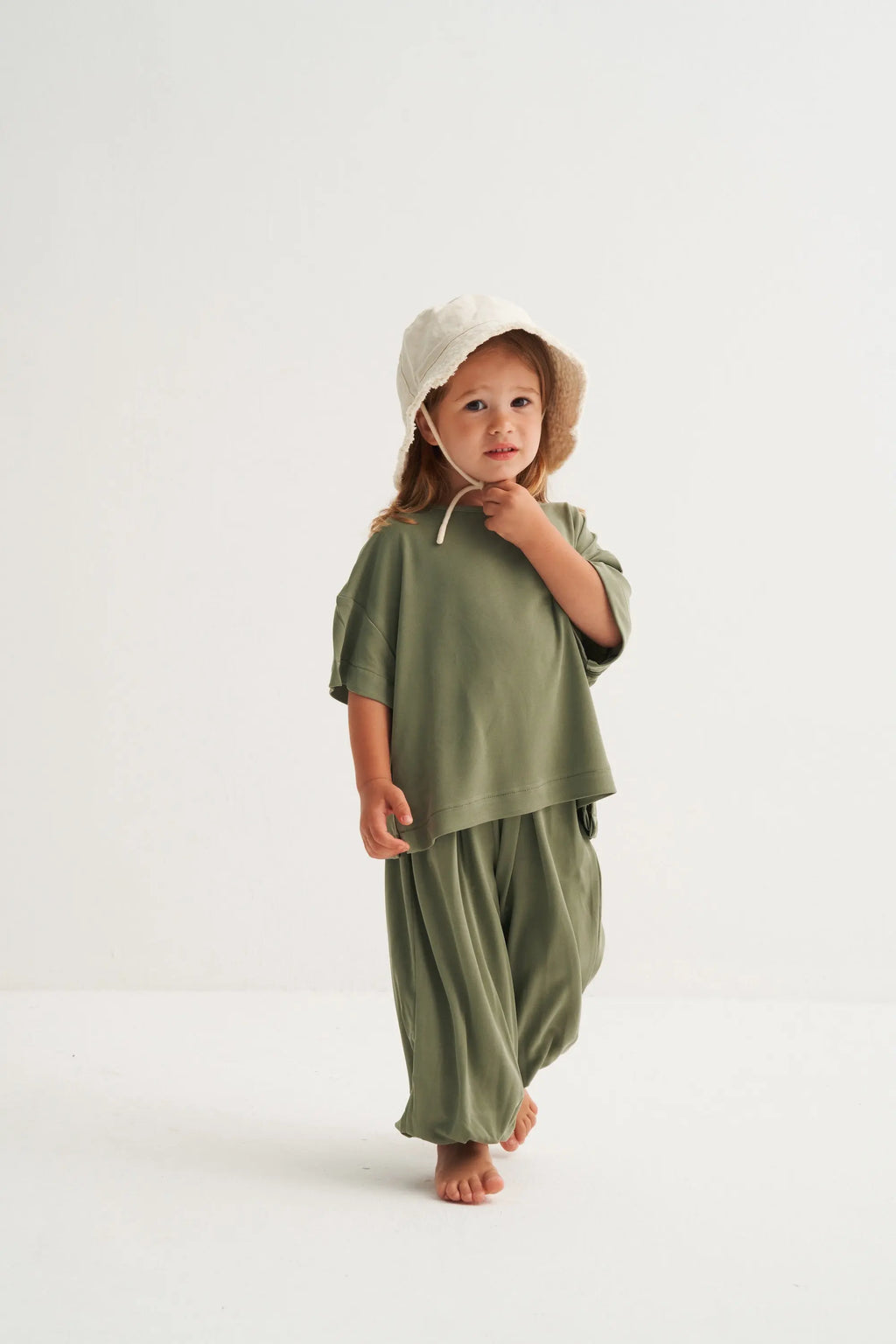 Ensemble t-shirt et pantalon fluide - vert sauge MINILUCA